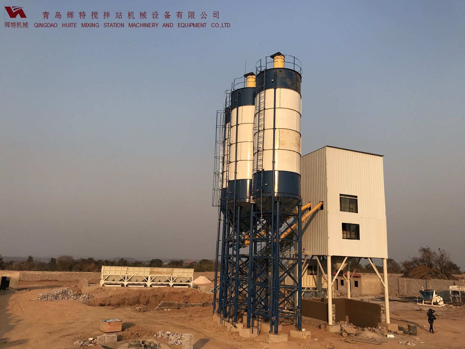 輝特混凝土攪拌站HZS120采用國內(nèi)外知名品牌，大大降低了設(shè)備故障率